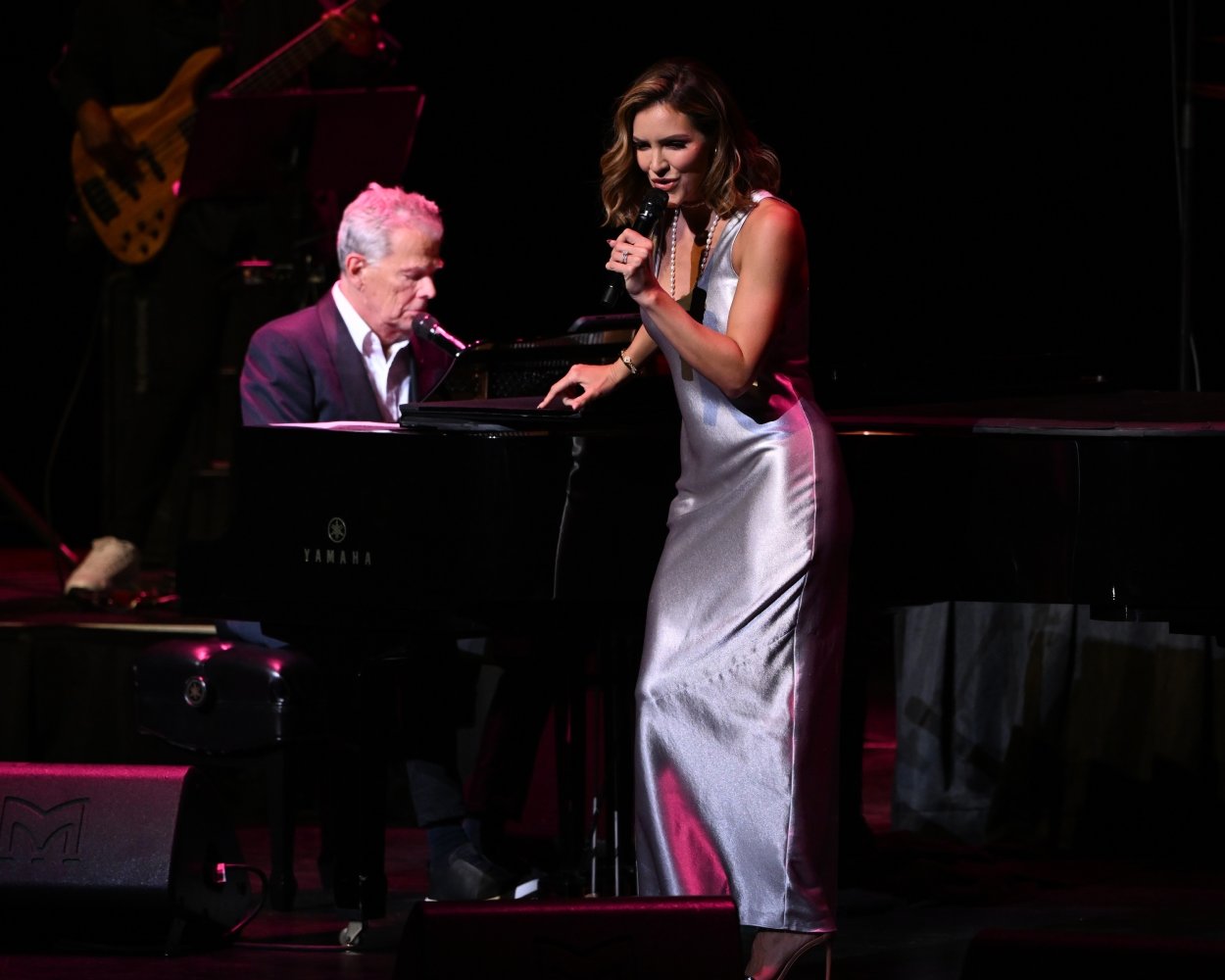 Katharine_McPhee_Performs_during_An_Intimate_Evening_Tour_in_Fort_Lauderdale_02-15-2024__9_.jpg