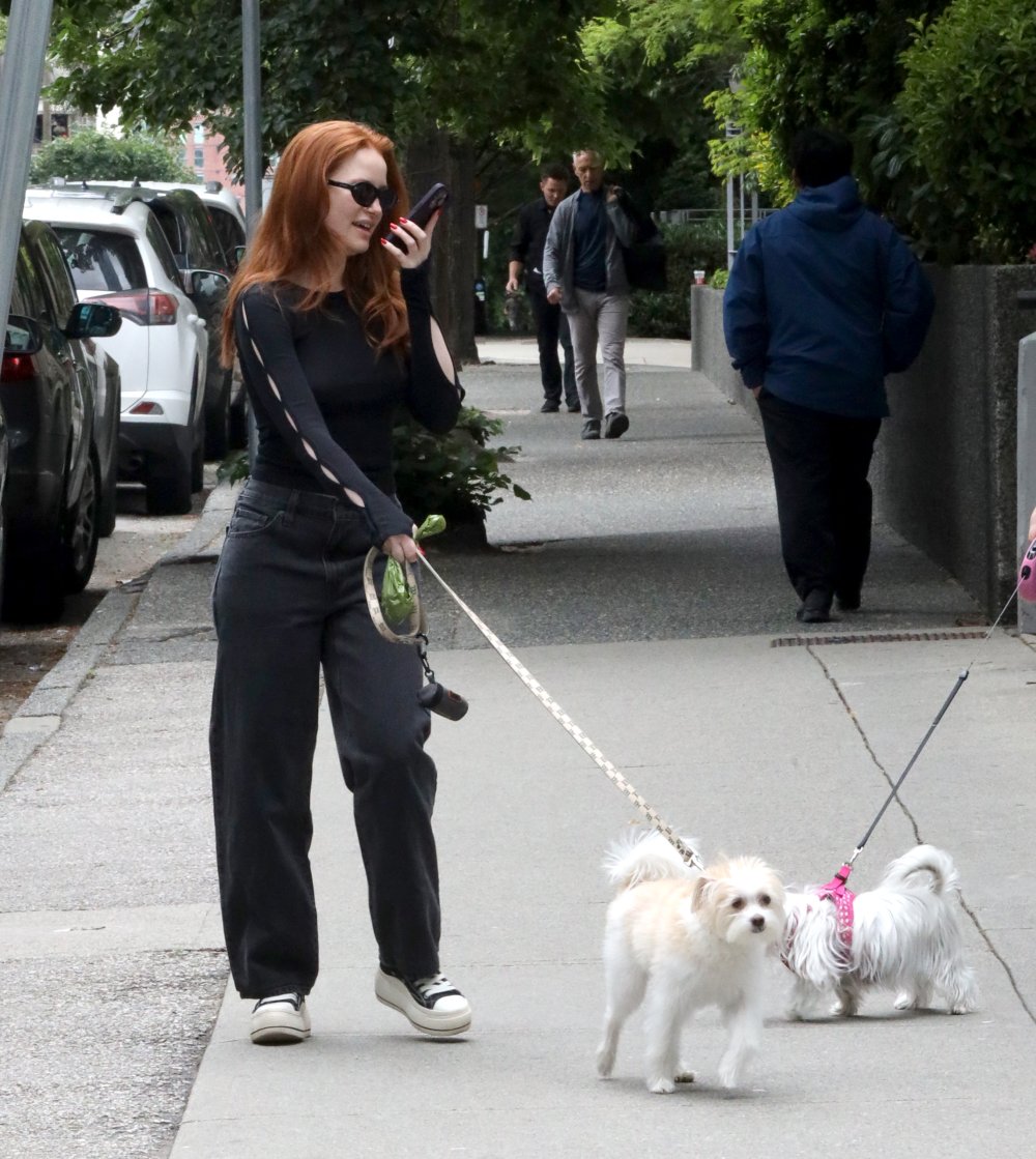 Madelaine_Petsch_walk_in_Vancouver_06-18-2023__6_.jpg