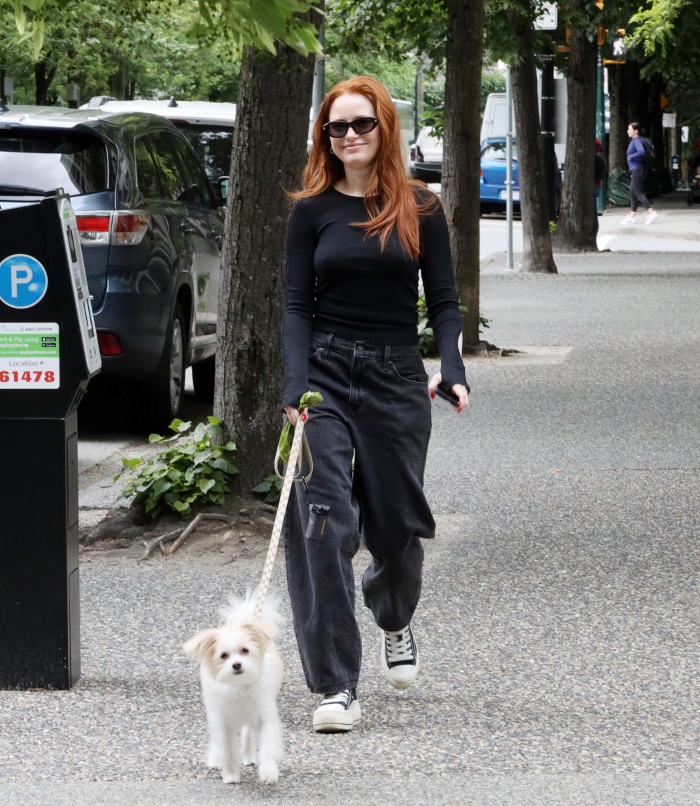 Madelaine_Petsch_walk_in_Vancouver_06-18-2023__17_.jpg