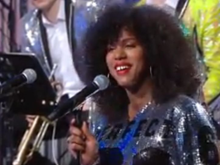 n-oubliez-pas-les-paroles-choriste-nathalie-accouche.jpeg