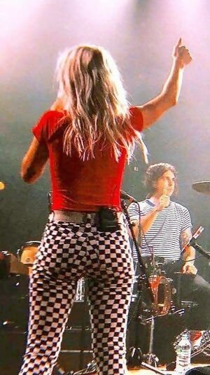 celebrity-hayley-williams-YeO78u.jpg
