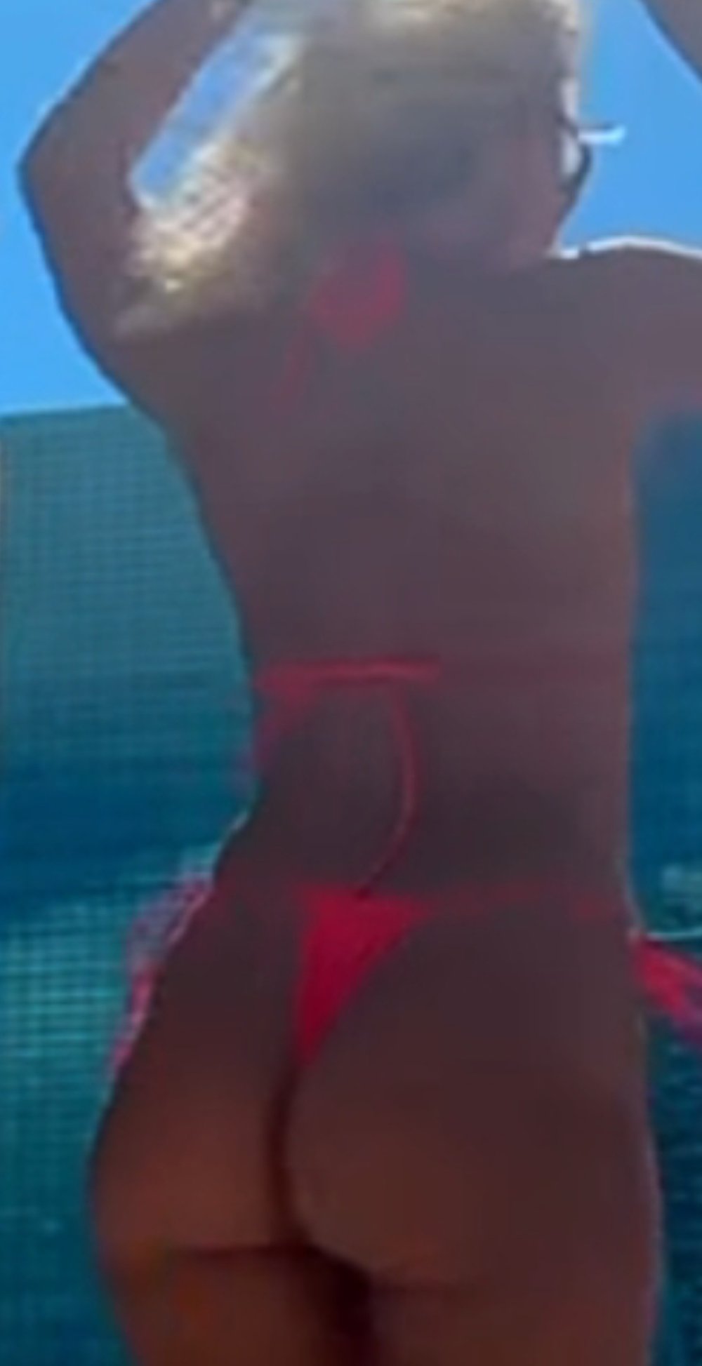 Carol bkstrng fluo terase rooftop vid inst1.jpg
