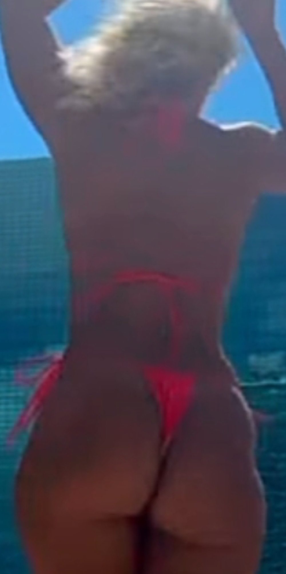 Carol bkstrng fluo terase rooftop vid inst2.jpg