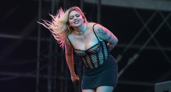 7188023-exclusif-louane-mainsquare-festival-580x0-2.jpg