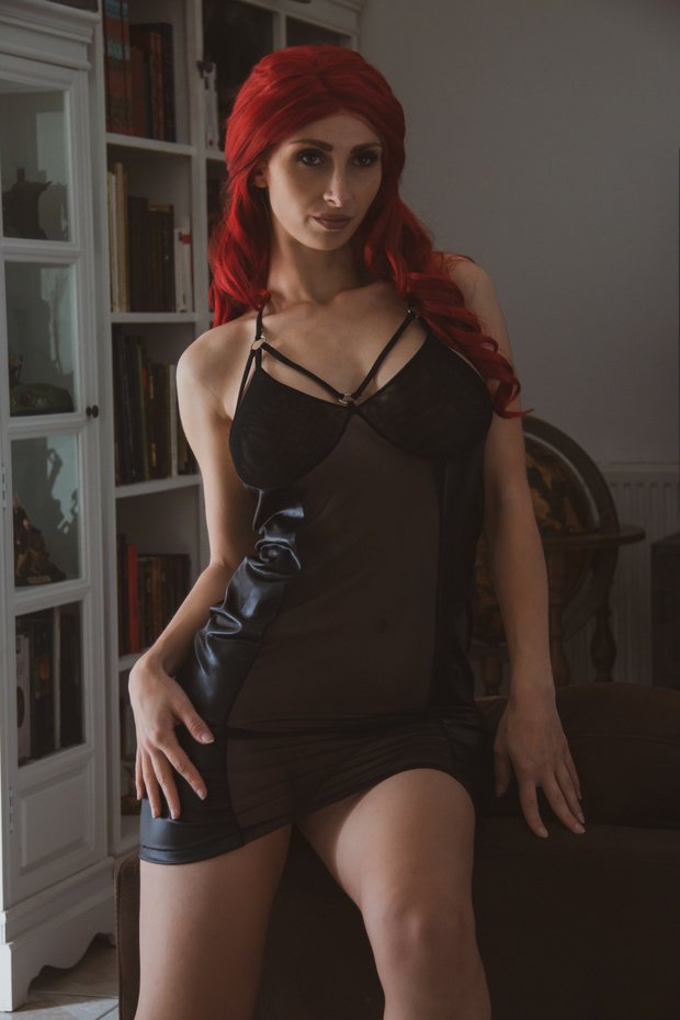 redheardBlackdress (4).jpg