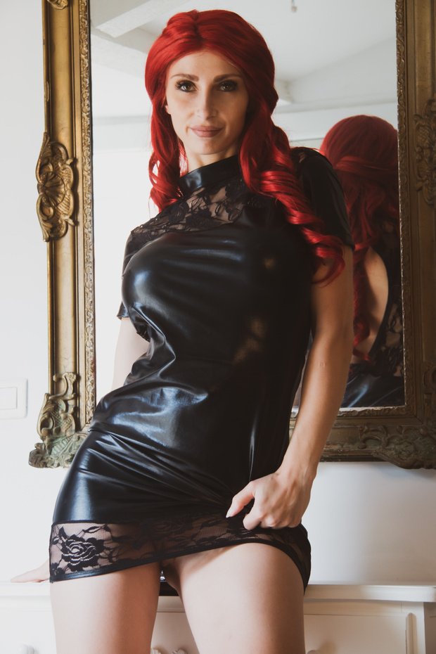 redheardBlackdress (14).jpg