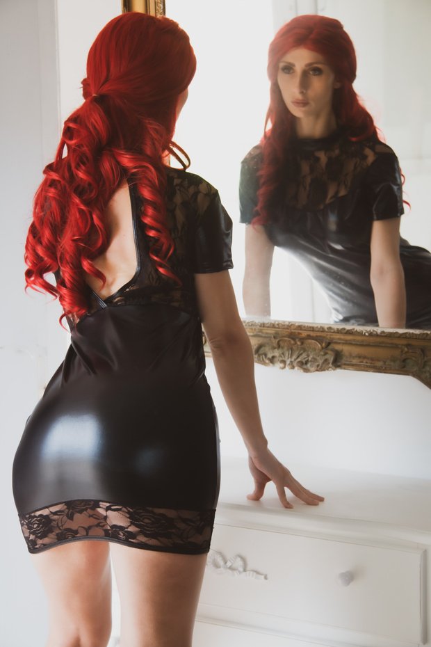 redheardBlackdress (11).jpg