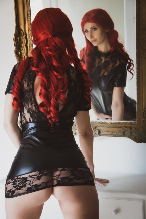 redheardBlackdress (12).jpg