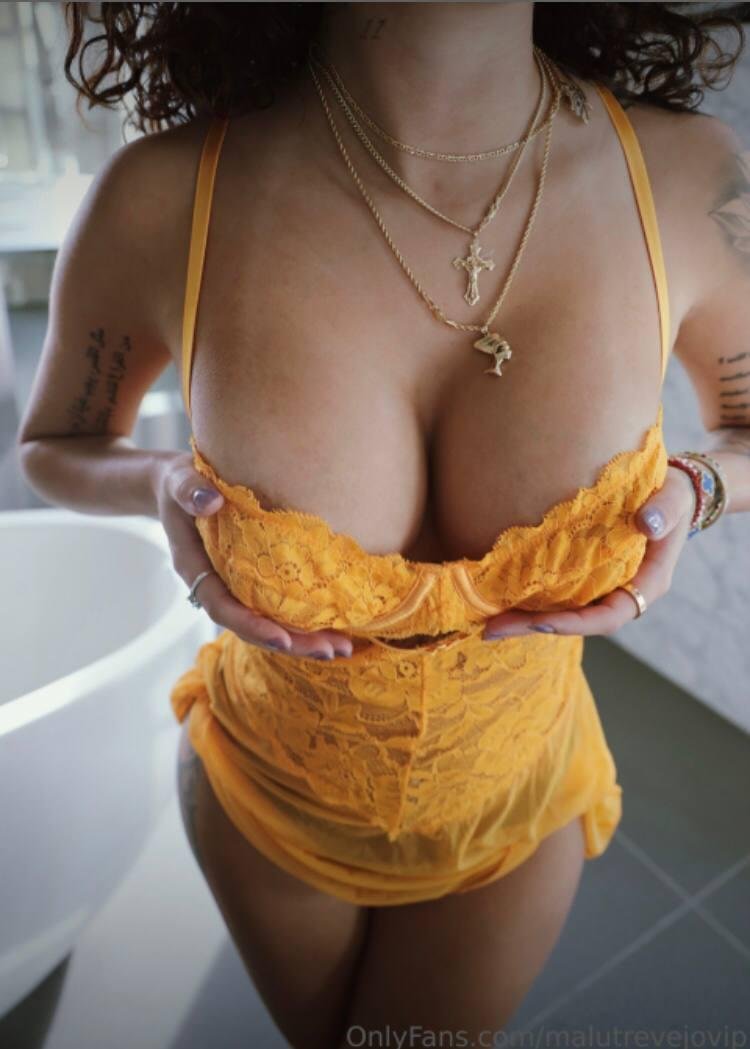 malu_trevejo_sexy_lingerie_teasing_onlyfans_set_leaked-RCJNMG.jpg