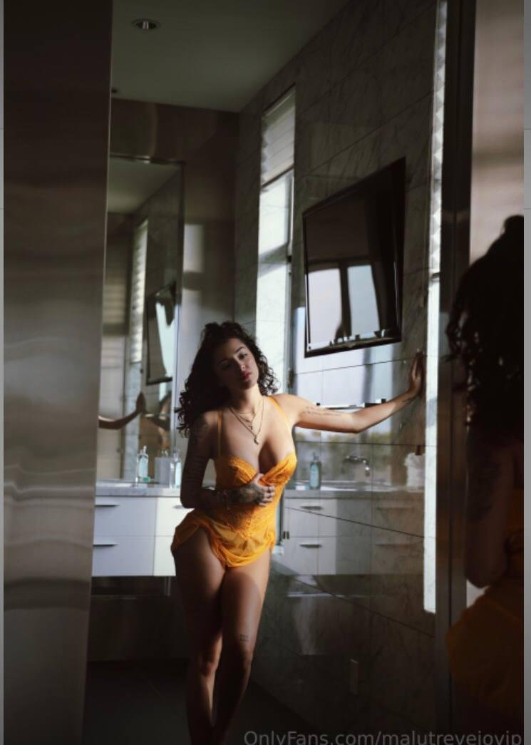 malu_trevejo_sexy_lingerie_teasing_onlyfans_set_leaked-GUXCFZ.jpg