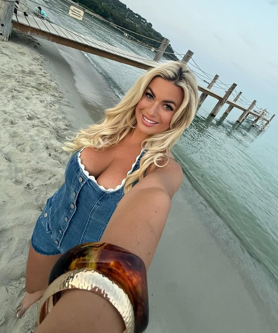 carlamoreau______ccafc059815f41a98c897c36363b0372.jpg