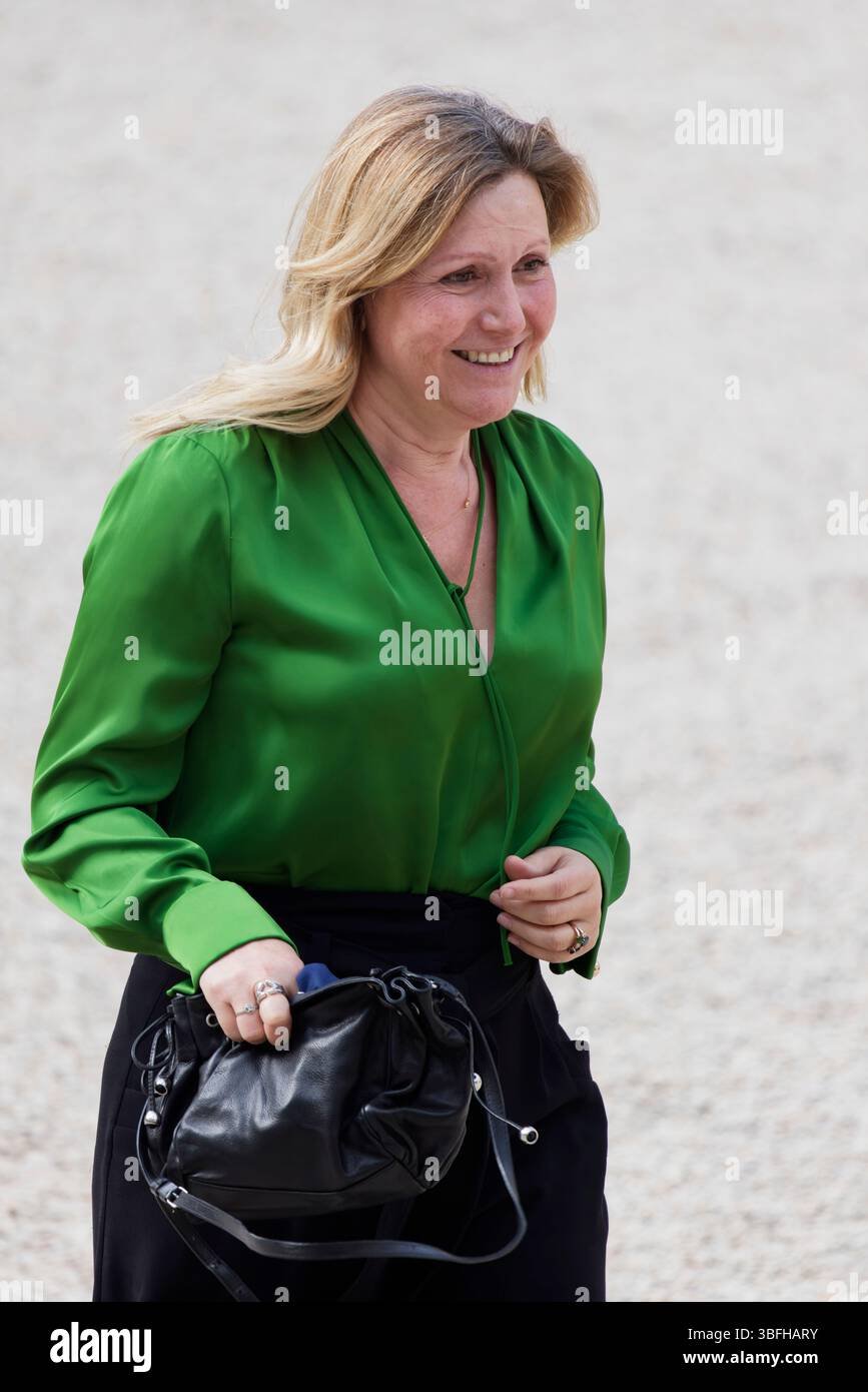 paris-france-1er-juin-2025-yael-braun-pivet-assiste-a-la-reception-du-vainqueur-de-la-ligue-de...jpg
