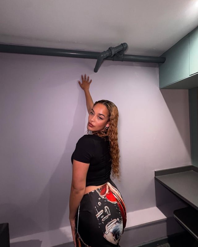 jorja-smith-latest-v0-s6nvkiqyg73f1.jpg