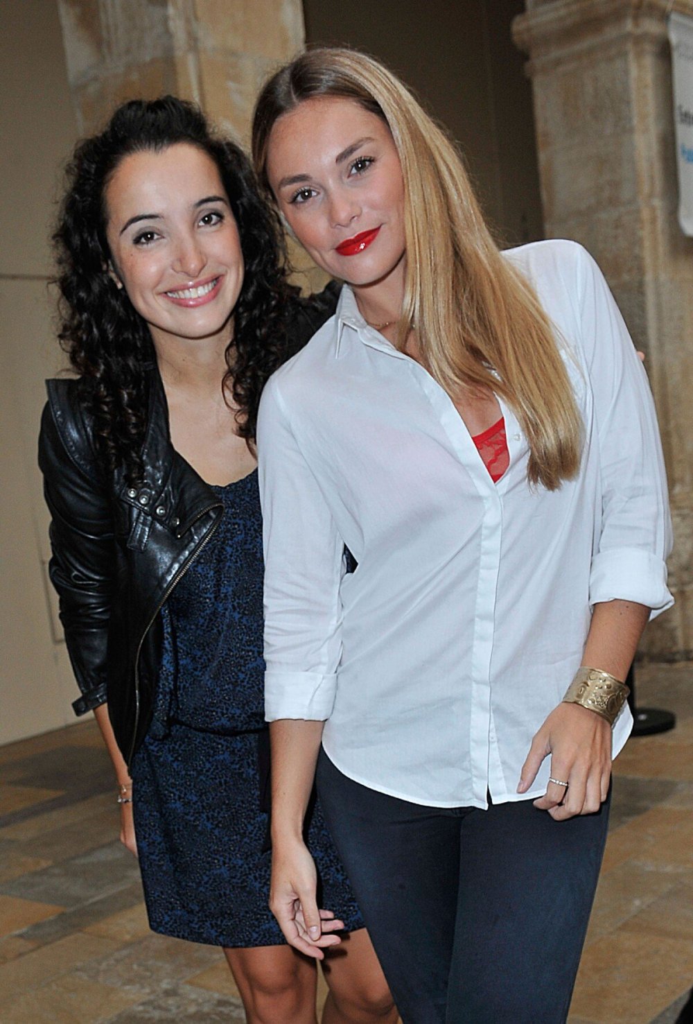 1450663-joy-esther-et-isabelle-vitari-posent-1200x0-1.jpg