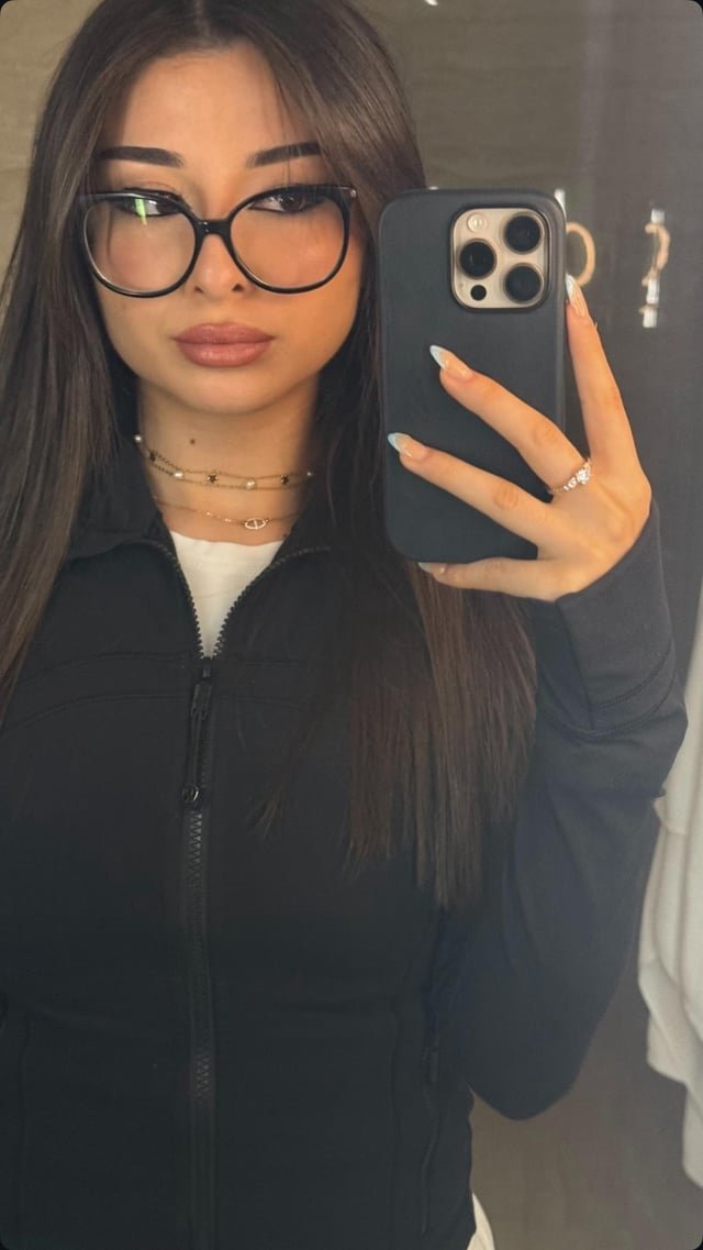 helydia-actuellement-à-dubai-v0-fioiejejthcf1.jpeg