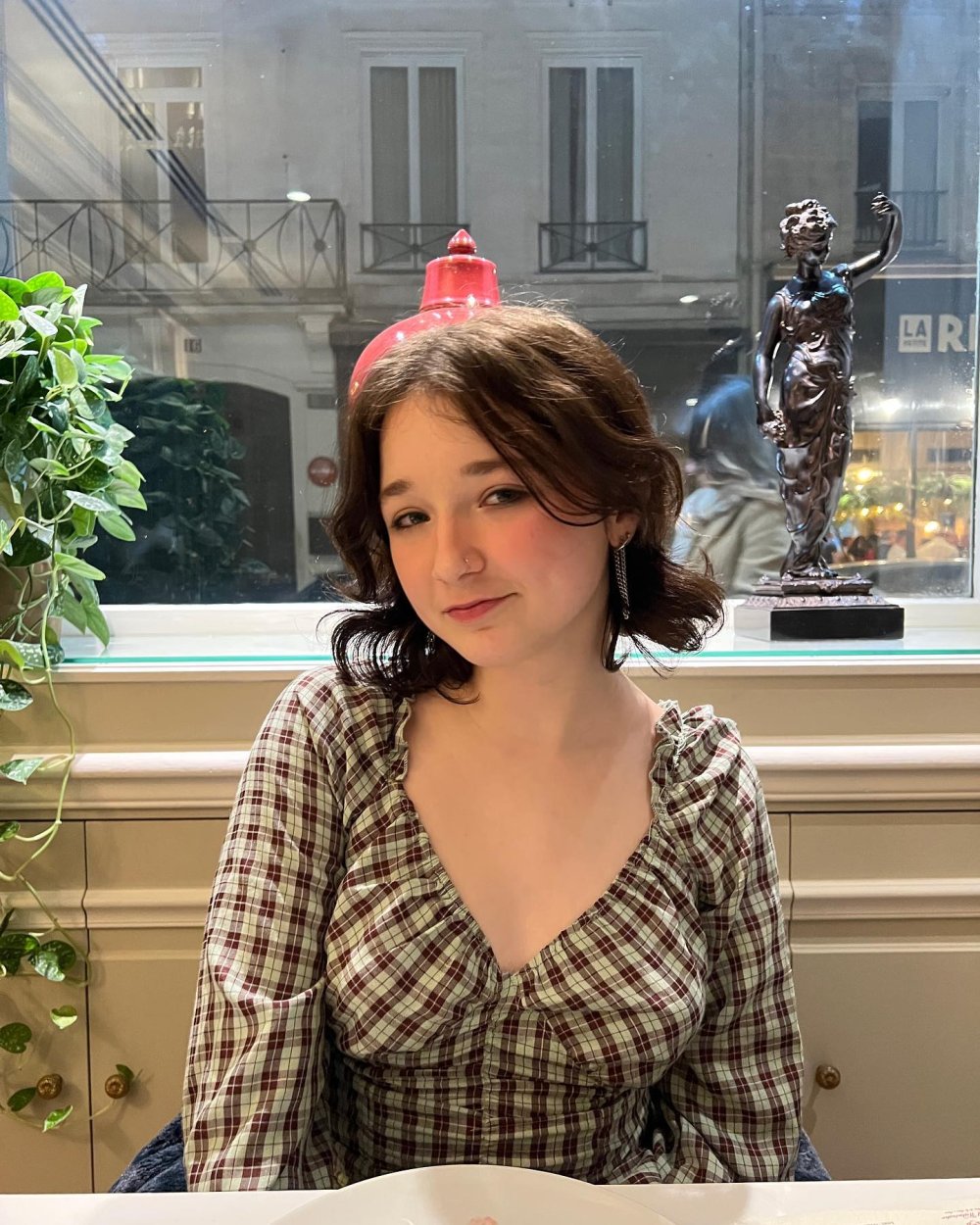 satine-wallé-v0-816xp6y822zd1.jpg