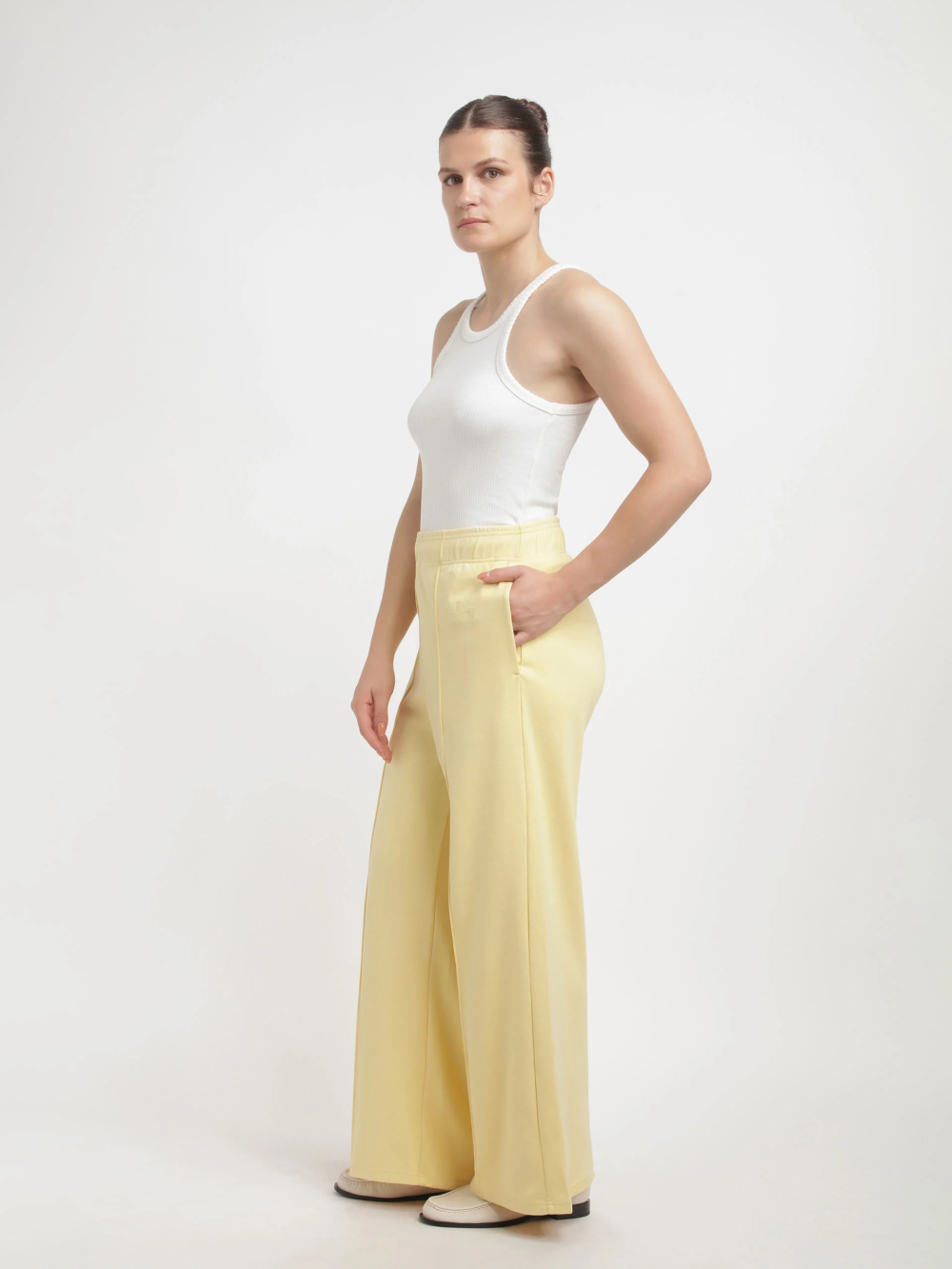 Pantalon_Beverly-Solene_02_66970bc2-7536-4d96-a9ed-8bd8e23d9ce7.webp.png