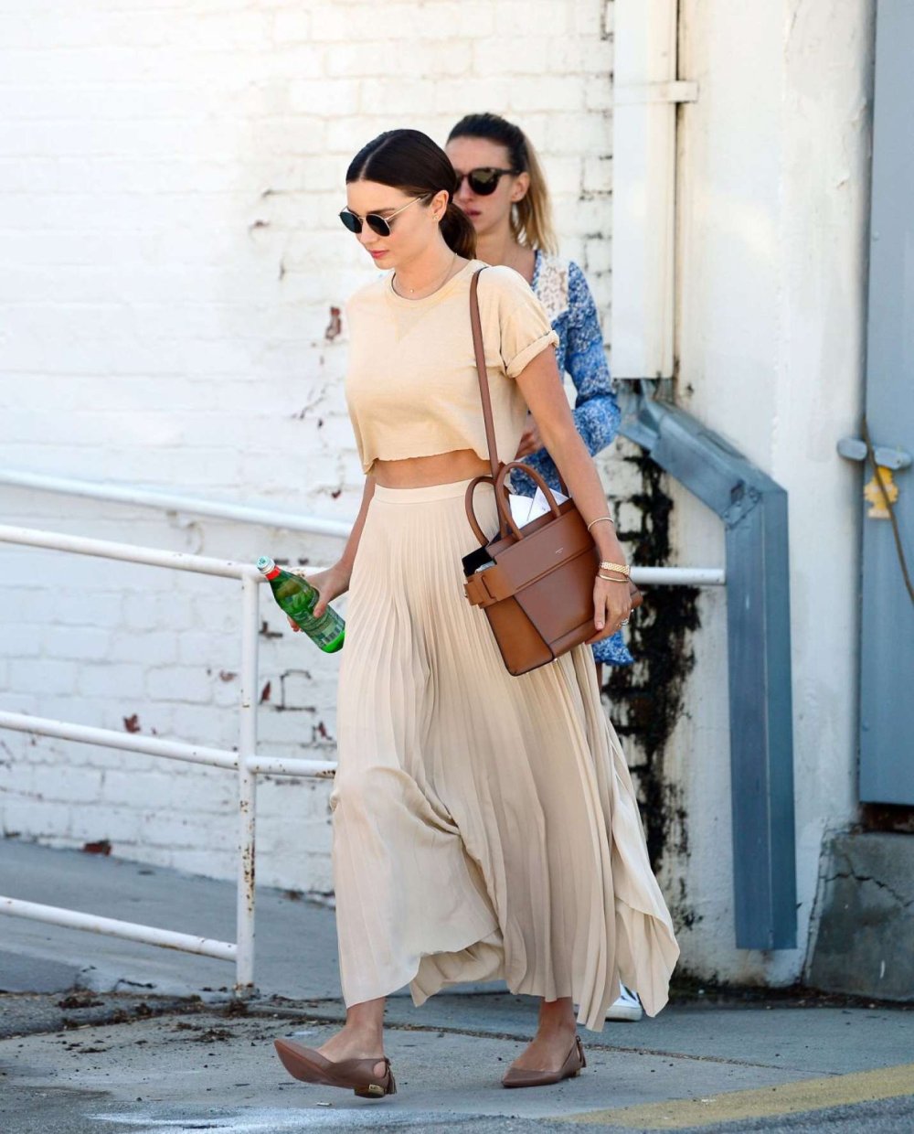 00_29_20_miranda_kerr_leaves_a_doctor_office_08.jpg