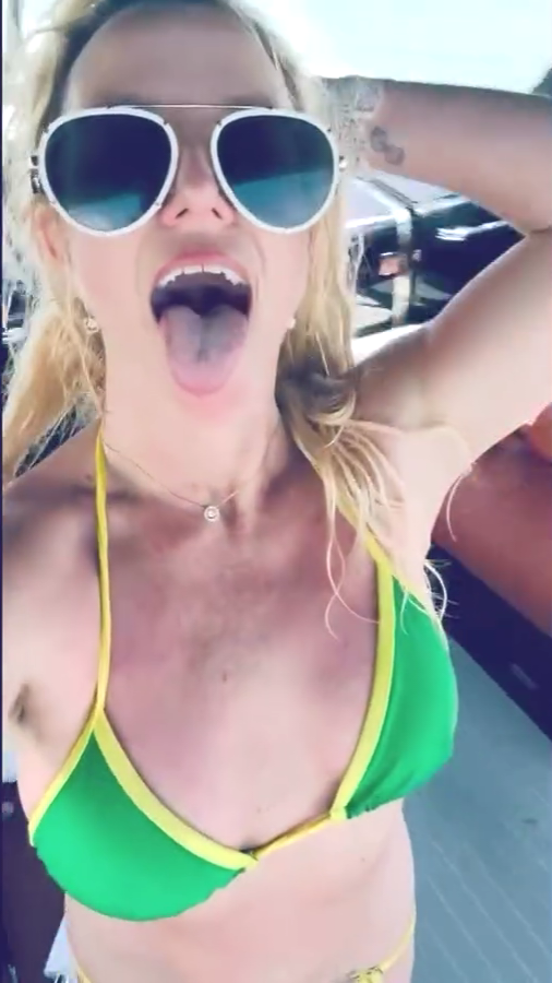 britneyspears__2025-08-22T033510.000Z.mp4_000001266.png
