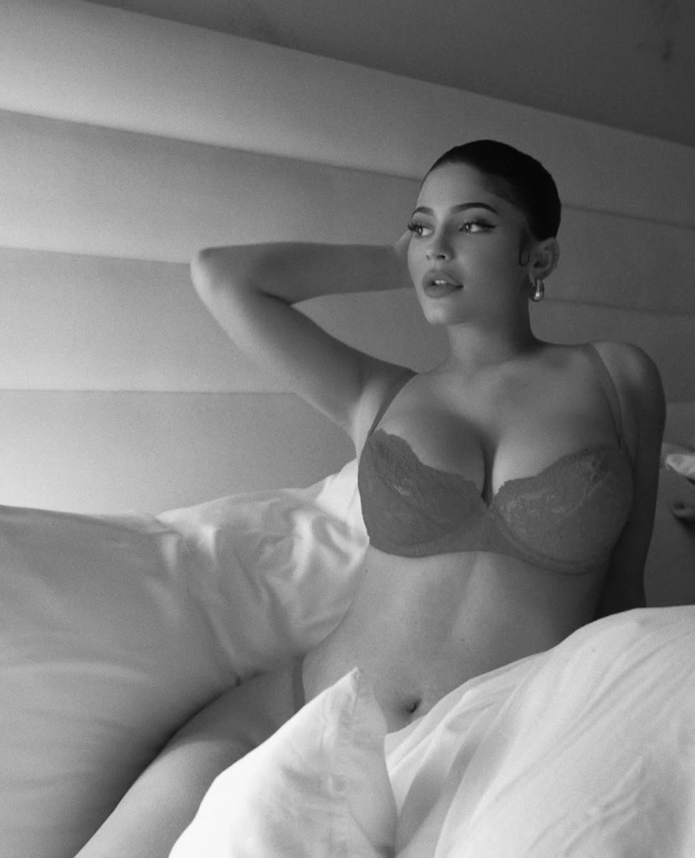 Good Morning 🤍 @kyliejenner.jpg